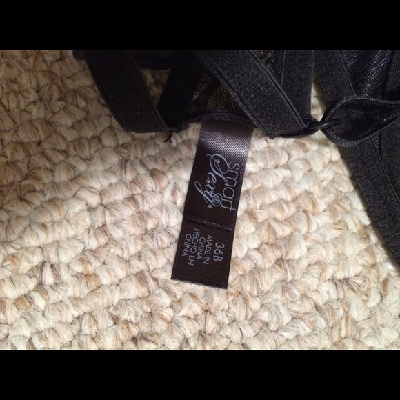 NWOT 36B Black lace push up bra - Picture 4 of 4
